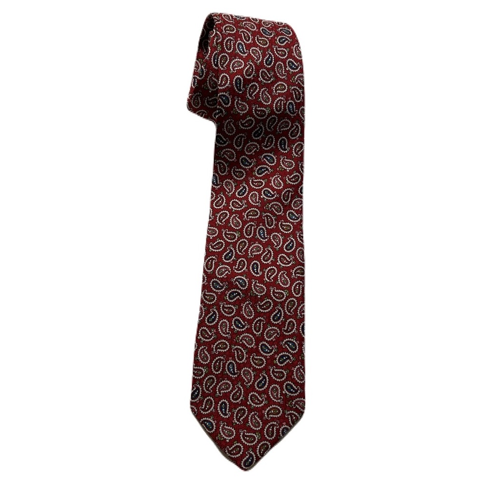 Reserved Red Silk Tie with Sophisticated Pattern‎